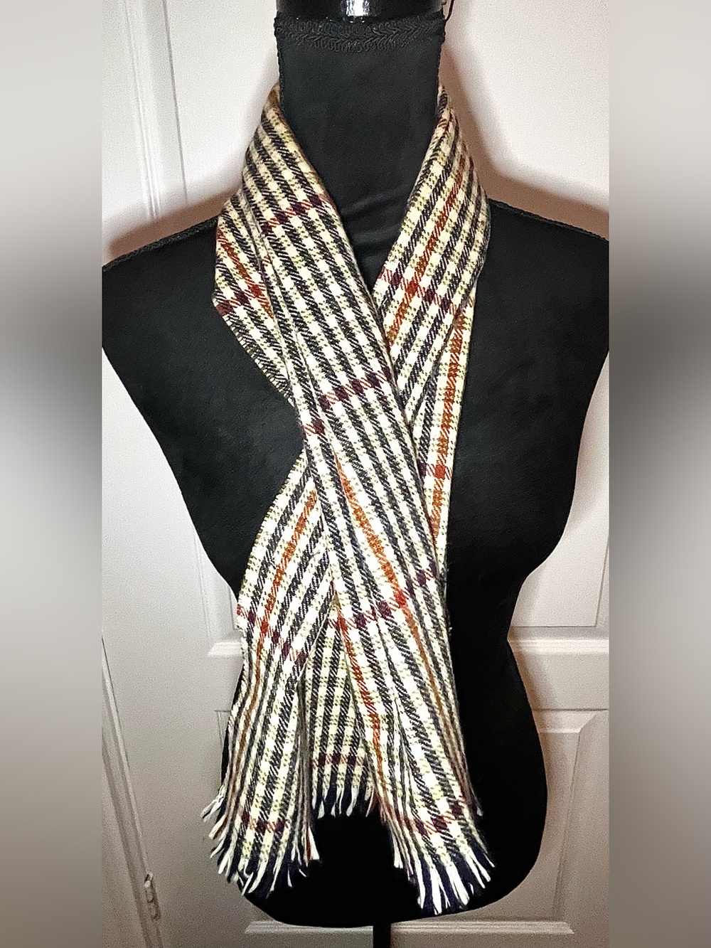 Classic Plaid Wool Scarf in Ivory, Black and Rust